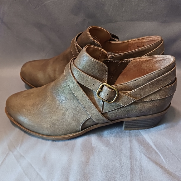 🤎"Adley" Life Stride Velocity with Memory Foam Taupe Booties, size 7 - Picture 3 of 10